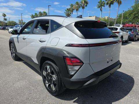 Used 2024 Hyundai Kona SEL FWD image 2