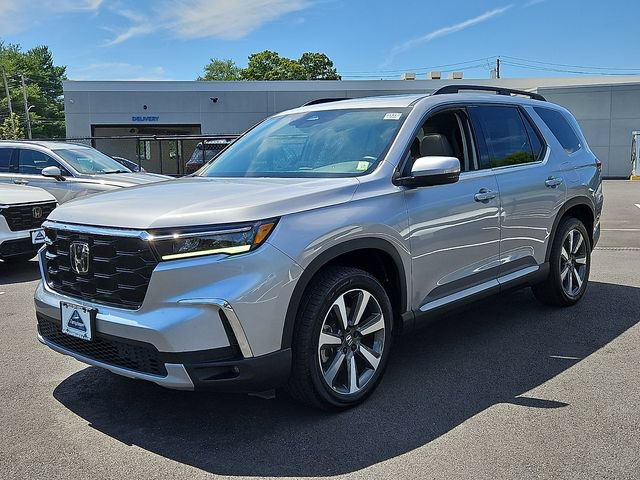 Certified 2023 Honda Pilot Touring image 3