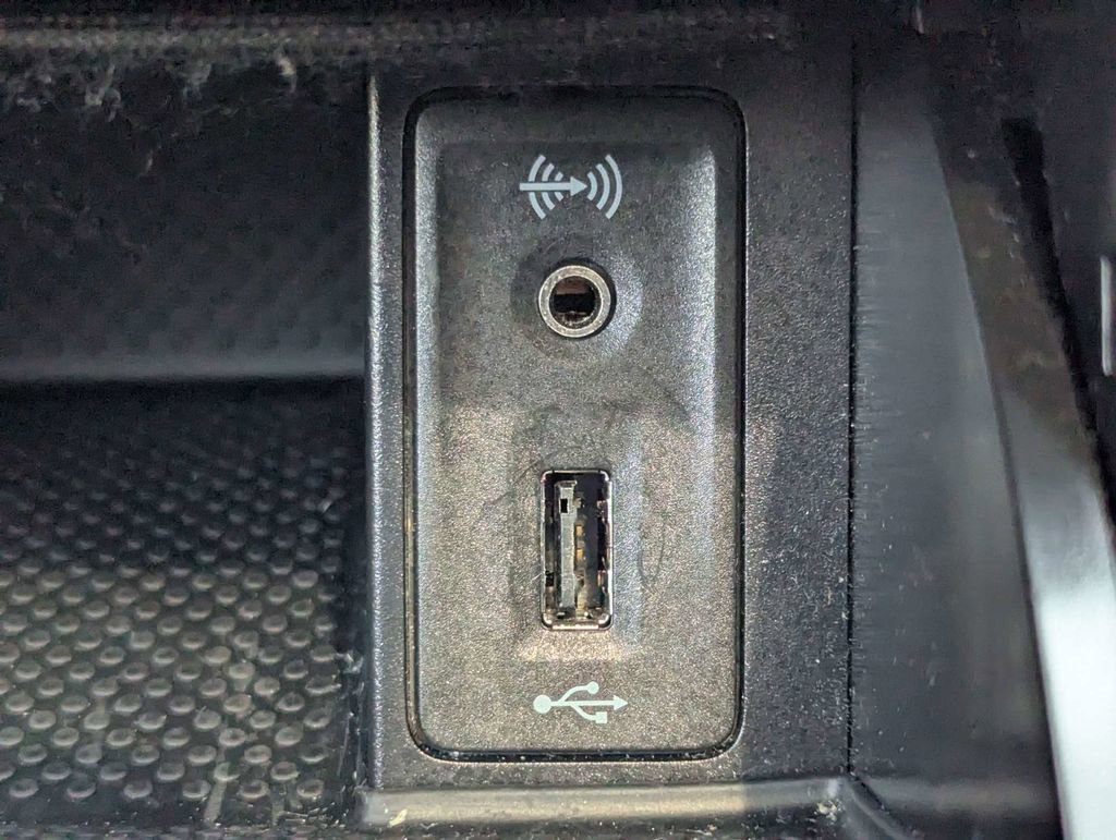 Used 2016 Volkswagen Golf 4-Door image 24