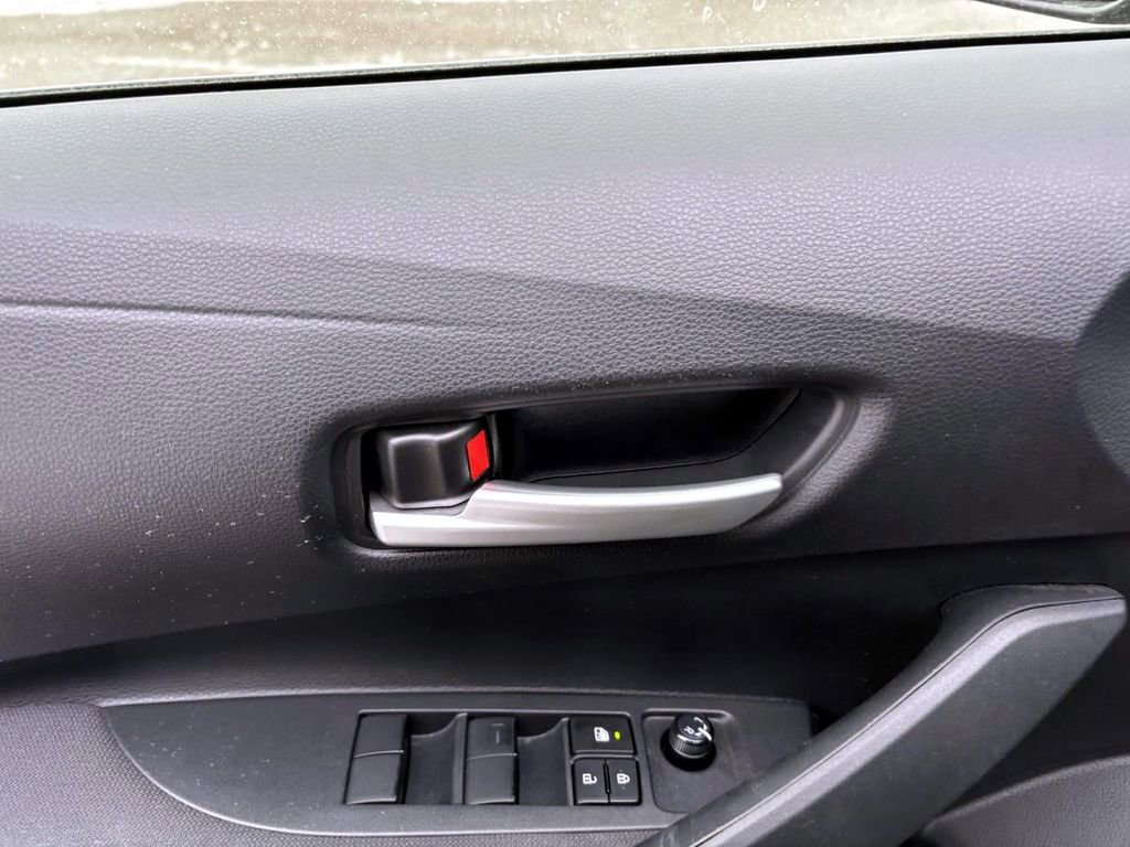 Used 2020 Toyota Corolla LE image 12