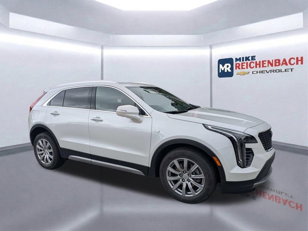 Used 2023 Cadillac XT4 Premium Luxury w/ Technology Package FWD image 2