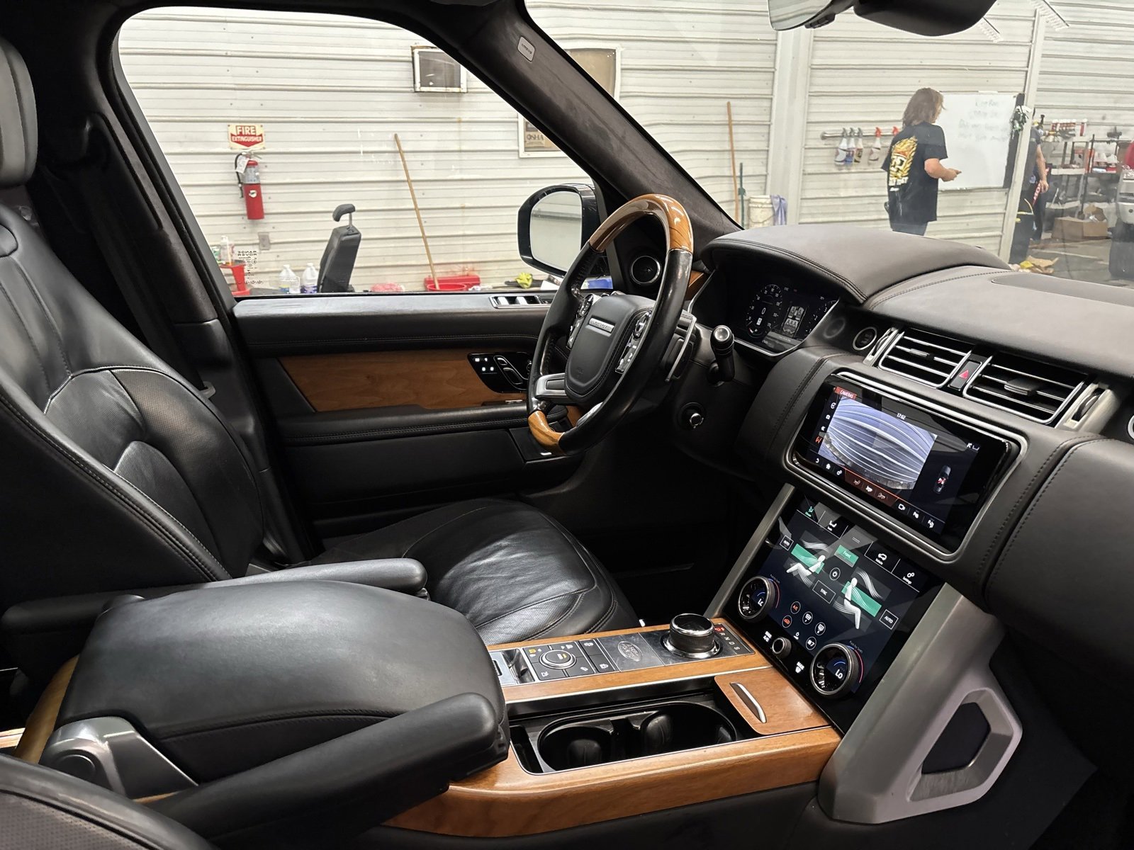 Used 2018 Land Rover Range Rover Autobiography image 29