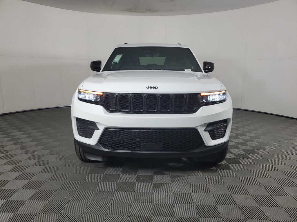 New 2025 Jeep Grand Cherokee Altitude image 9