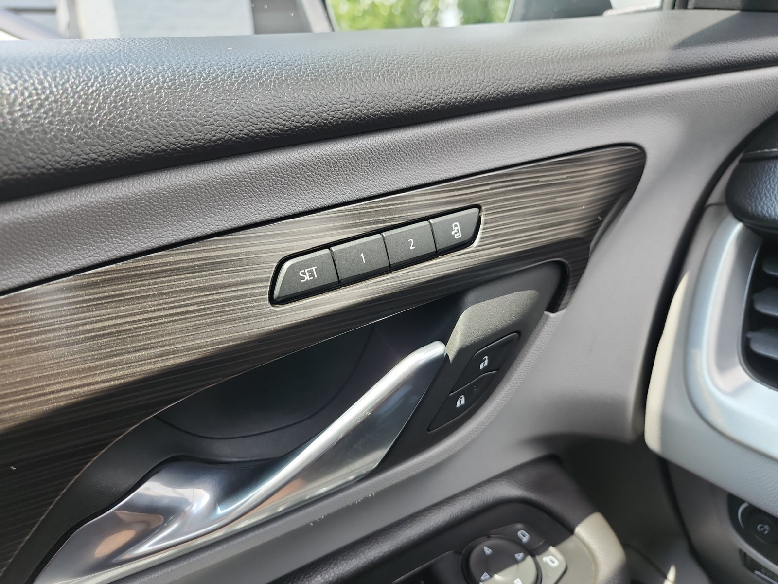 Used 2023 GMC Terrain SLT w/ Infotainment Package II AWD/4WD image 16