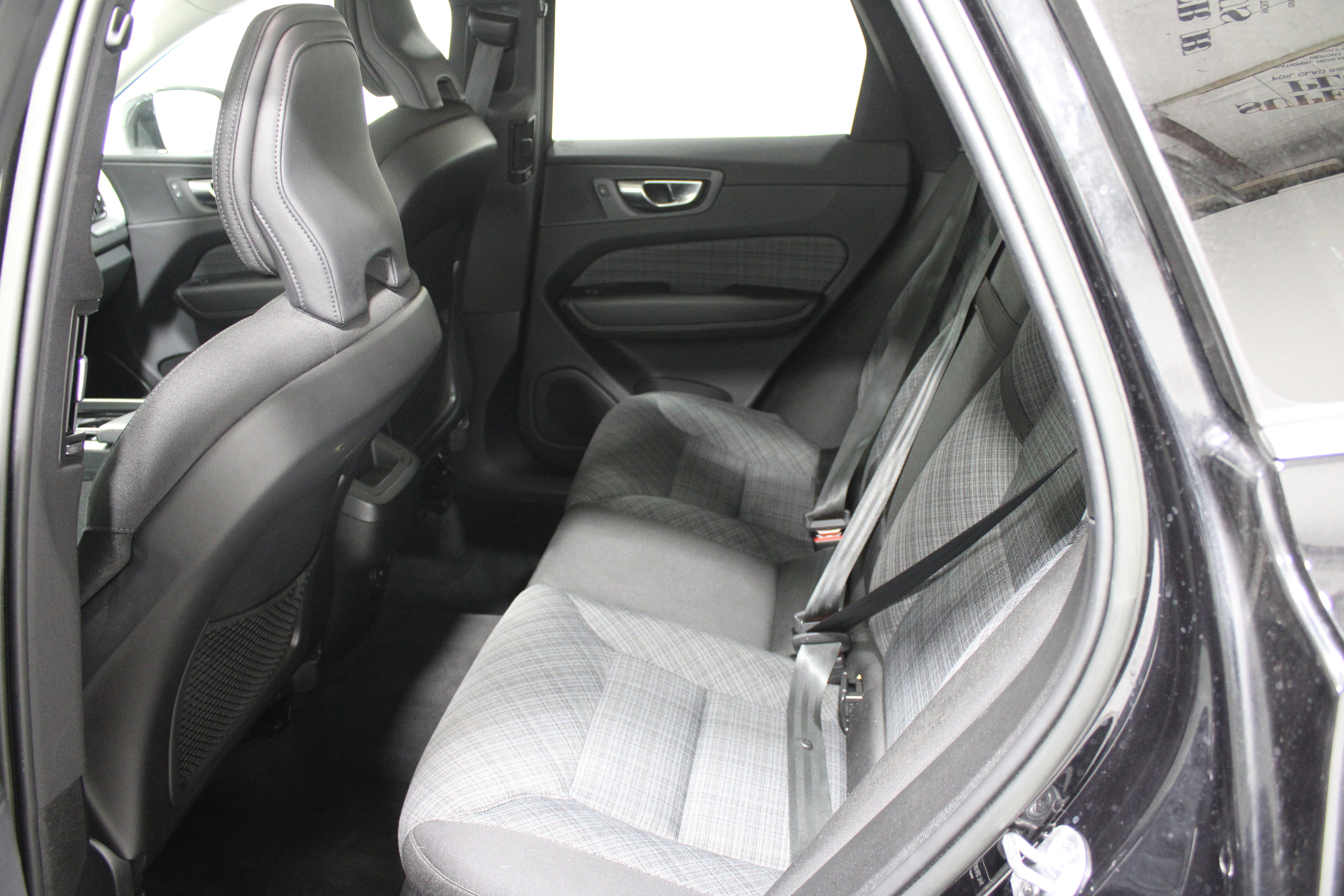Used 2022 Volvo XC60 B5 Momentum AWD/4WD image 18