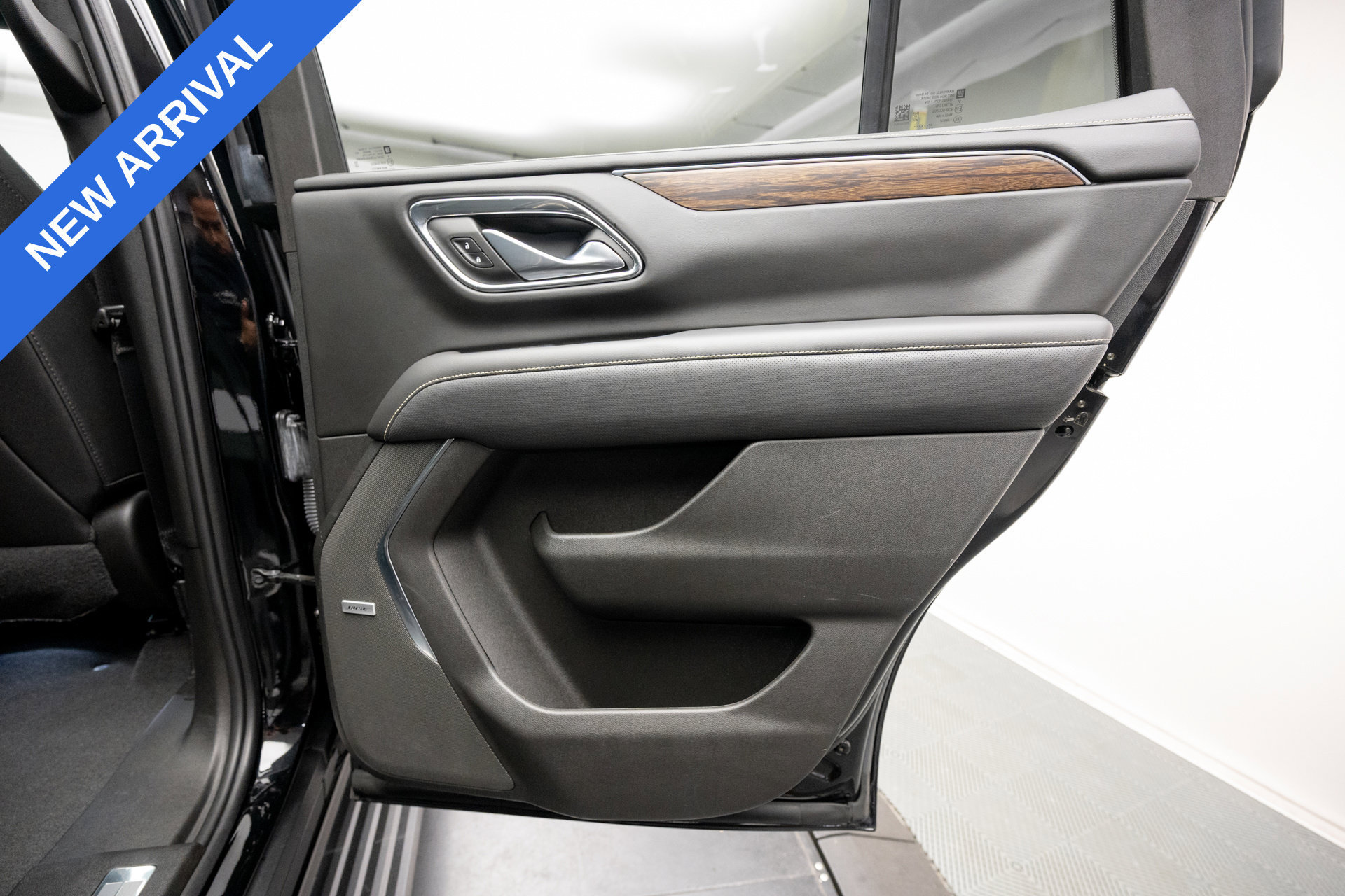 Used 2023 Chevrolet Tahoe Premier AWD/4WD image 24