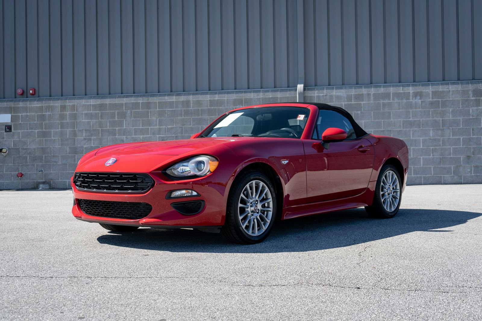 Used 2018 FIAT 124 Spider Classica w/ Technology Group image 3