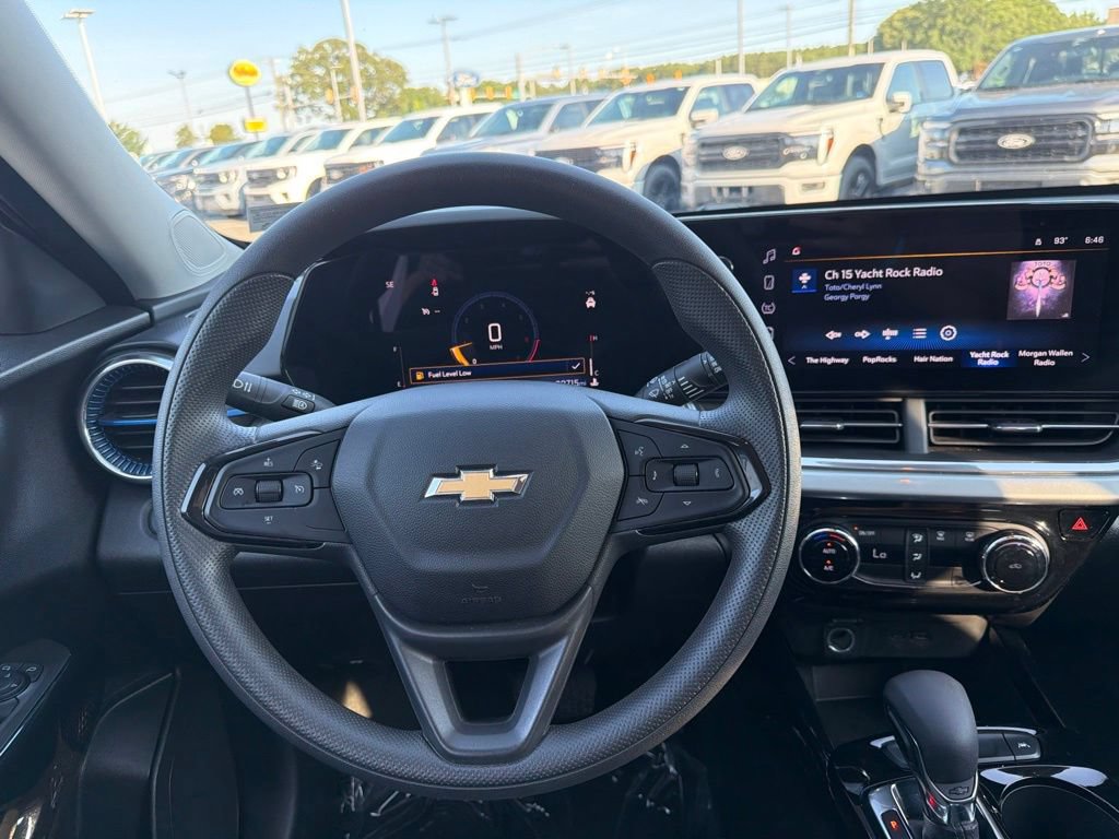 Used 2025 Chevrolet Trax LT FWD image 25