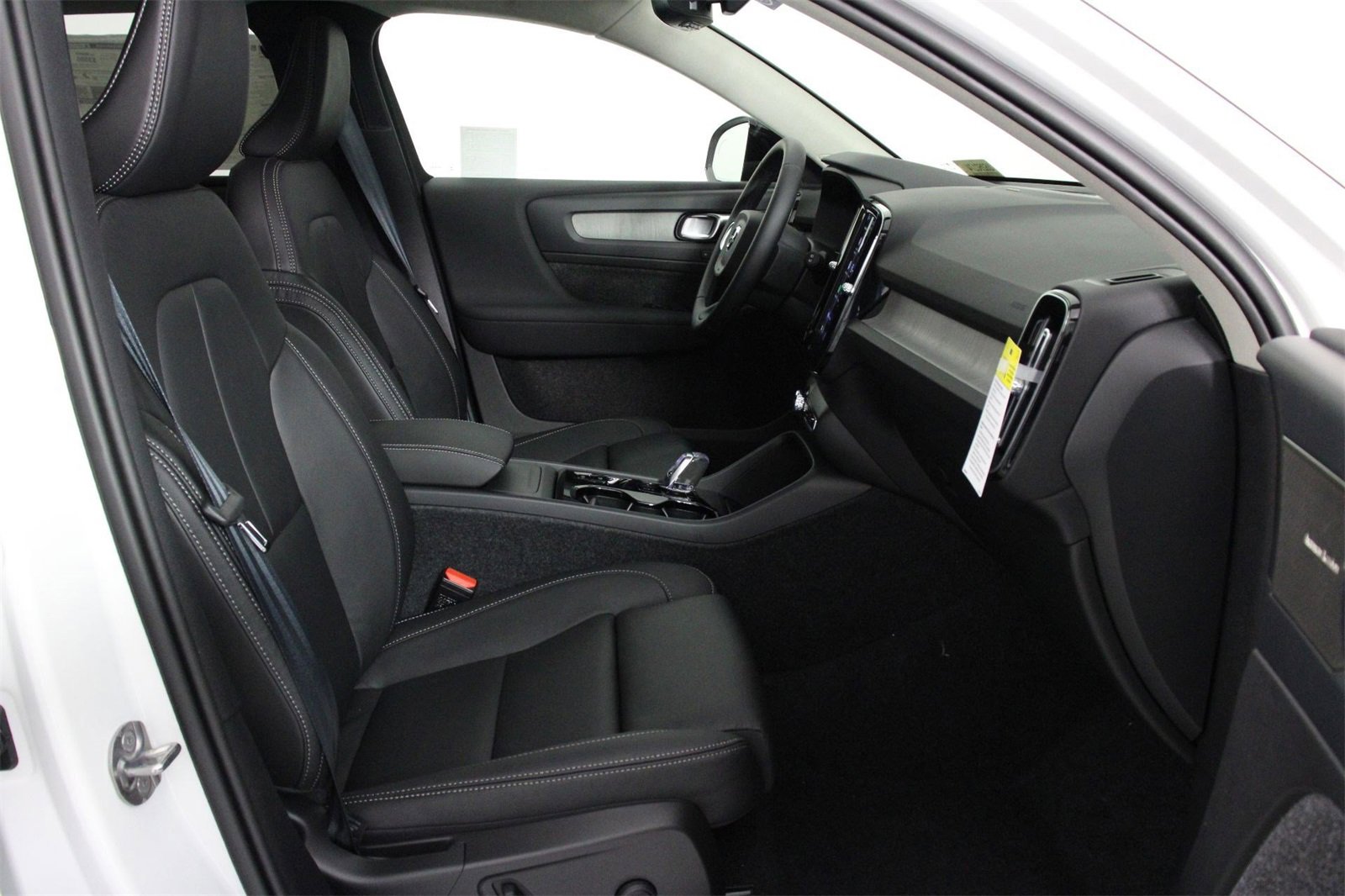 New 2026 Volvo XC40 B5 Ultra w/ Climate Package image 10