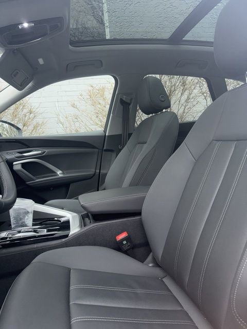 Used 2025 Audi Q5 Premium w/ Convenience Package image 8