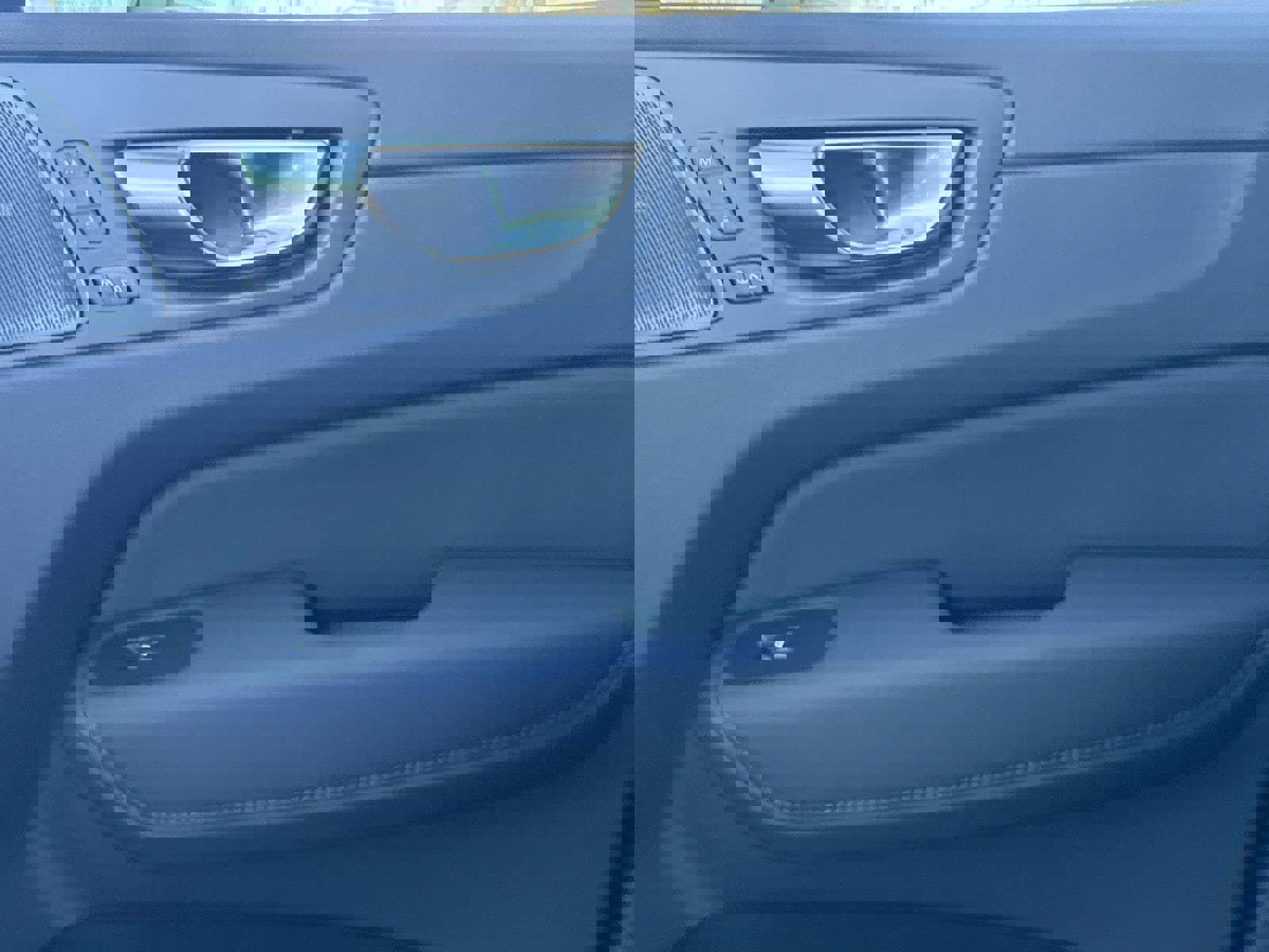 New 2026 Volvo XC60 B5 Ultra w/ Climate Package image 21