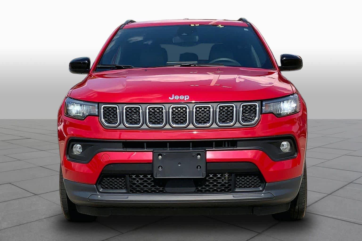 Used 2024 Jeep Compass Latitude AWD/4WD image 4