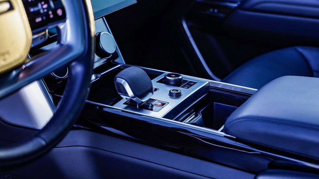 Used 2023 Land Rover Range Rover SE image 24