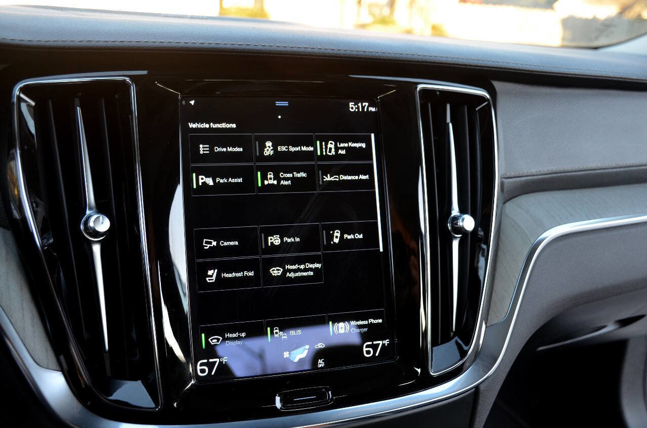 Used 2022 Volvo S60 B5 Inscription image 24