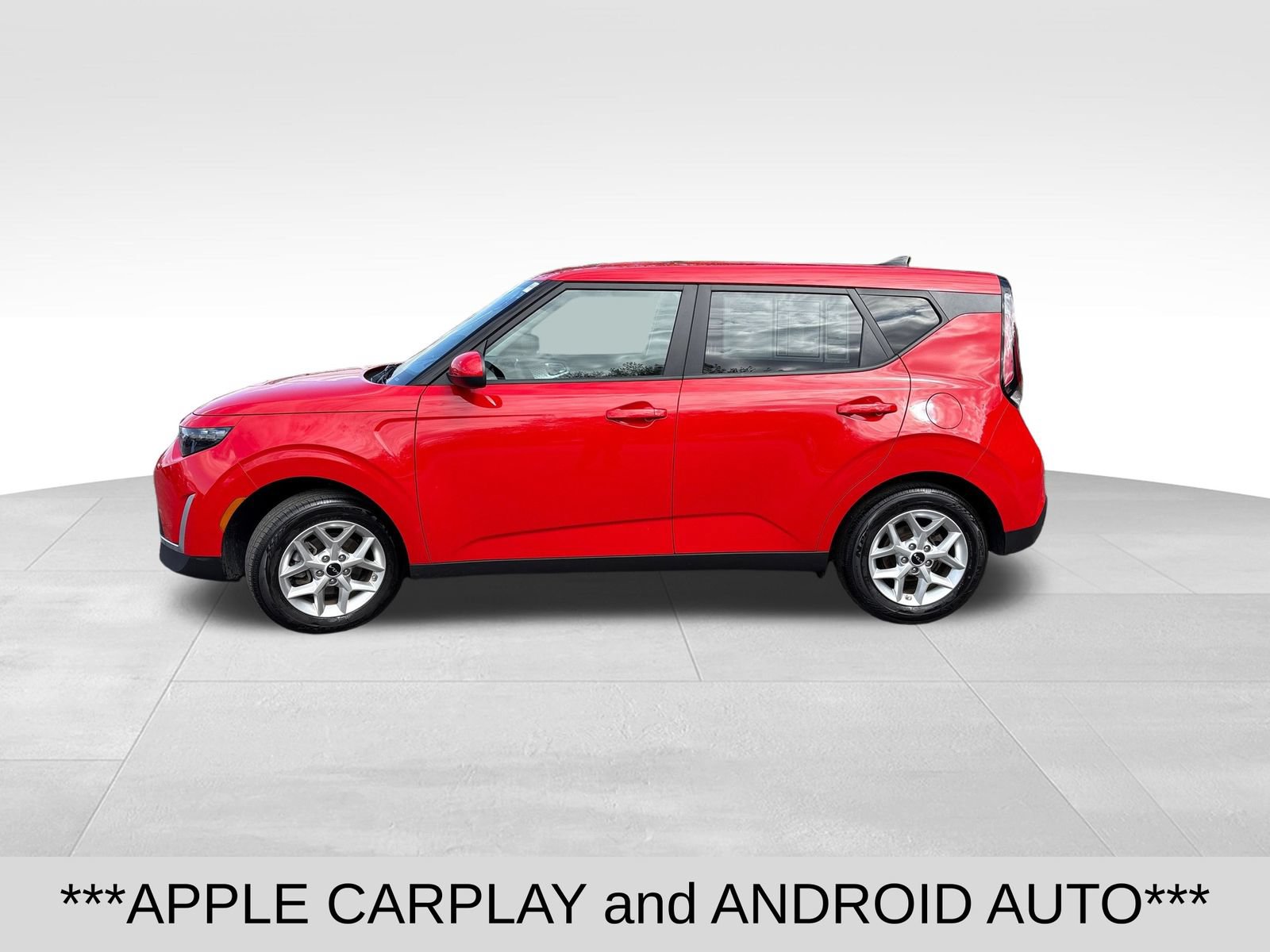 Used 2025 Kia Soul LX w/ LX Technology Package FWD image 2