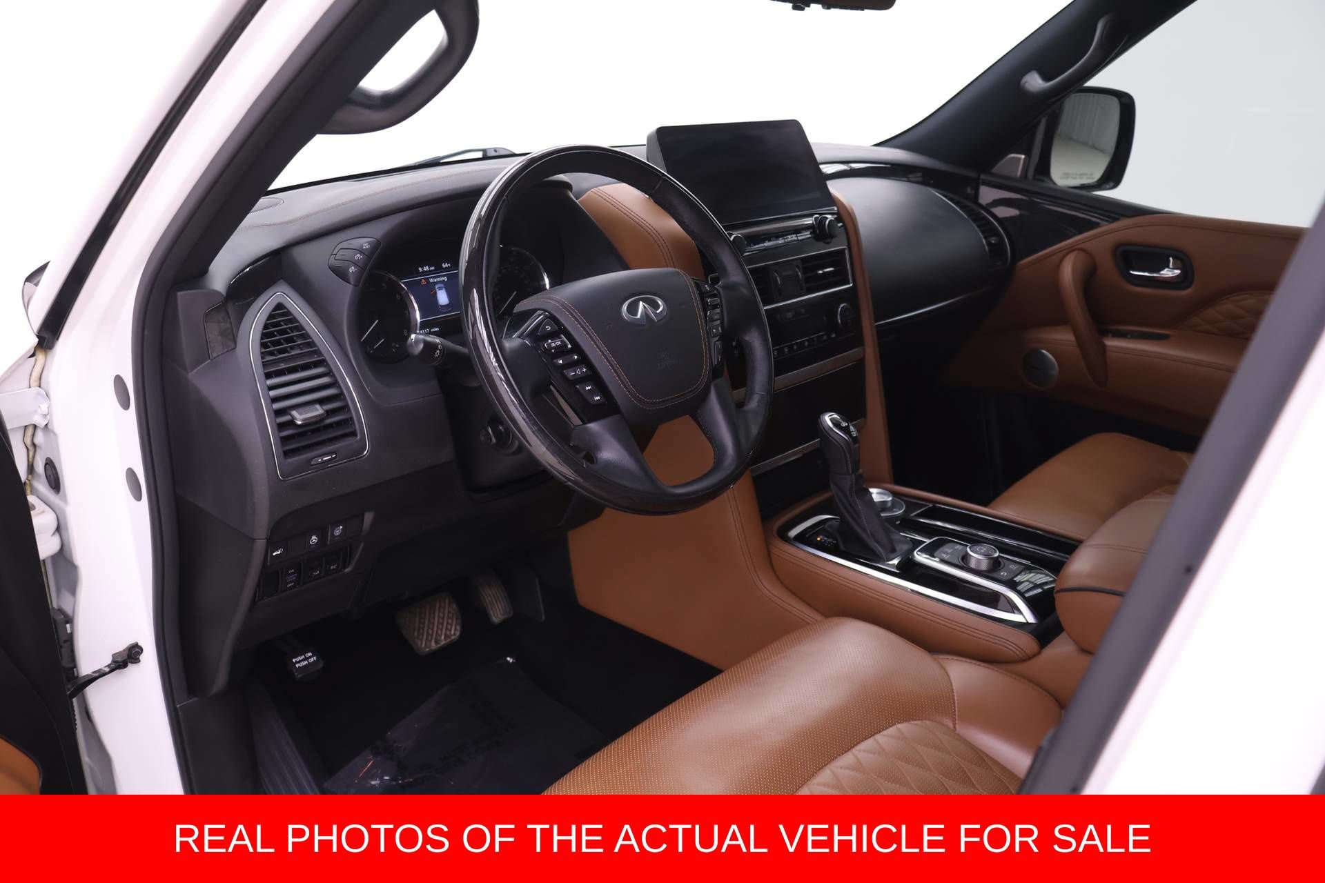 Used 2024 INFINITI QX80 Sensory AWD/4WD image 3