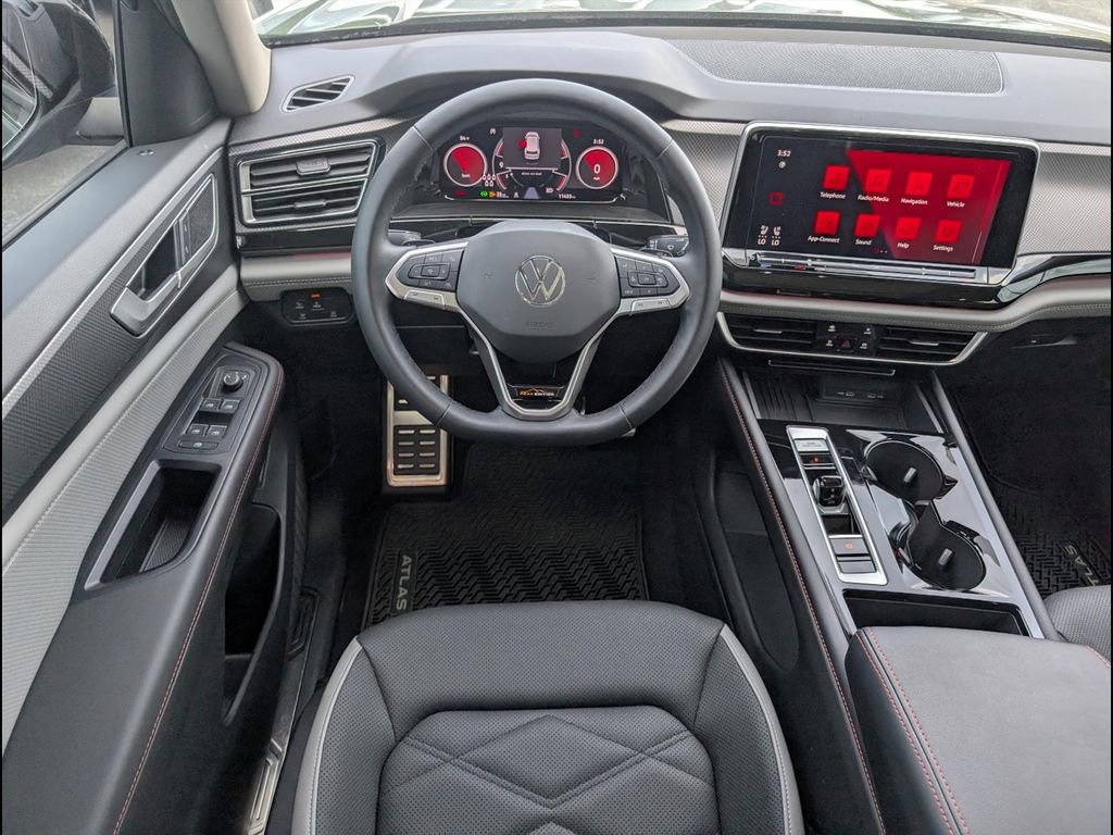 Certified 2025 Volkswagen Atlas Peak Edition SE AWD/4WD image 9