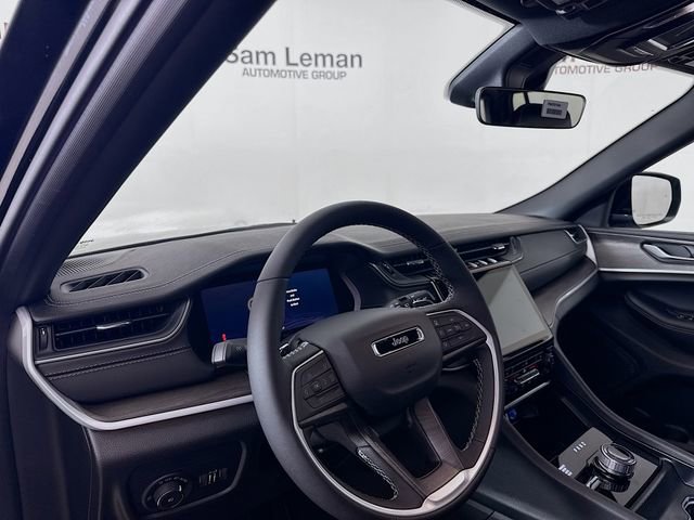 New 2025 Jeep Grand Cherokee Limited w/ Black Appearance Package AWD/4WD image 9