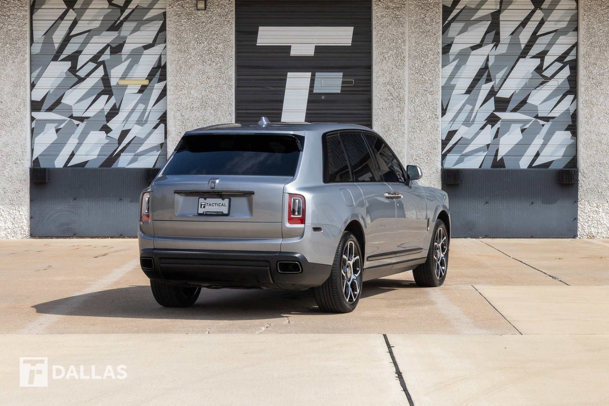 Used 2022 Rolls-Royce Cullinan Black Badge w/ Dark Exterior Package image 16