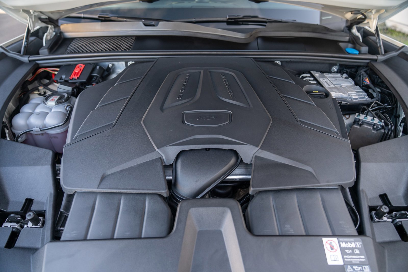 Used 2025 Porsche Cayenne image 29