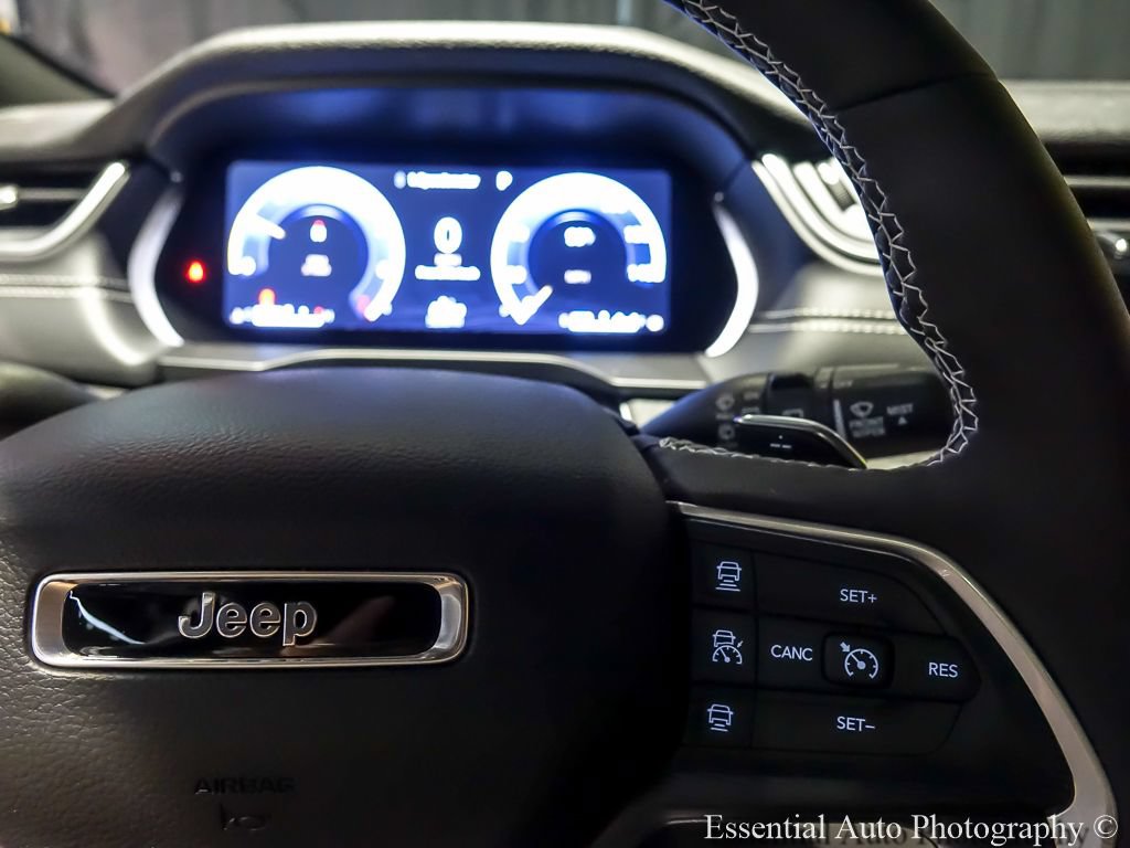 Used 2025 Jeep Grand Cherokee L Altitude AWD/4WD image 19
