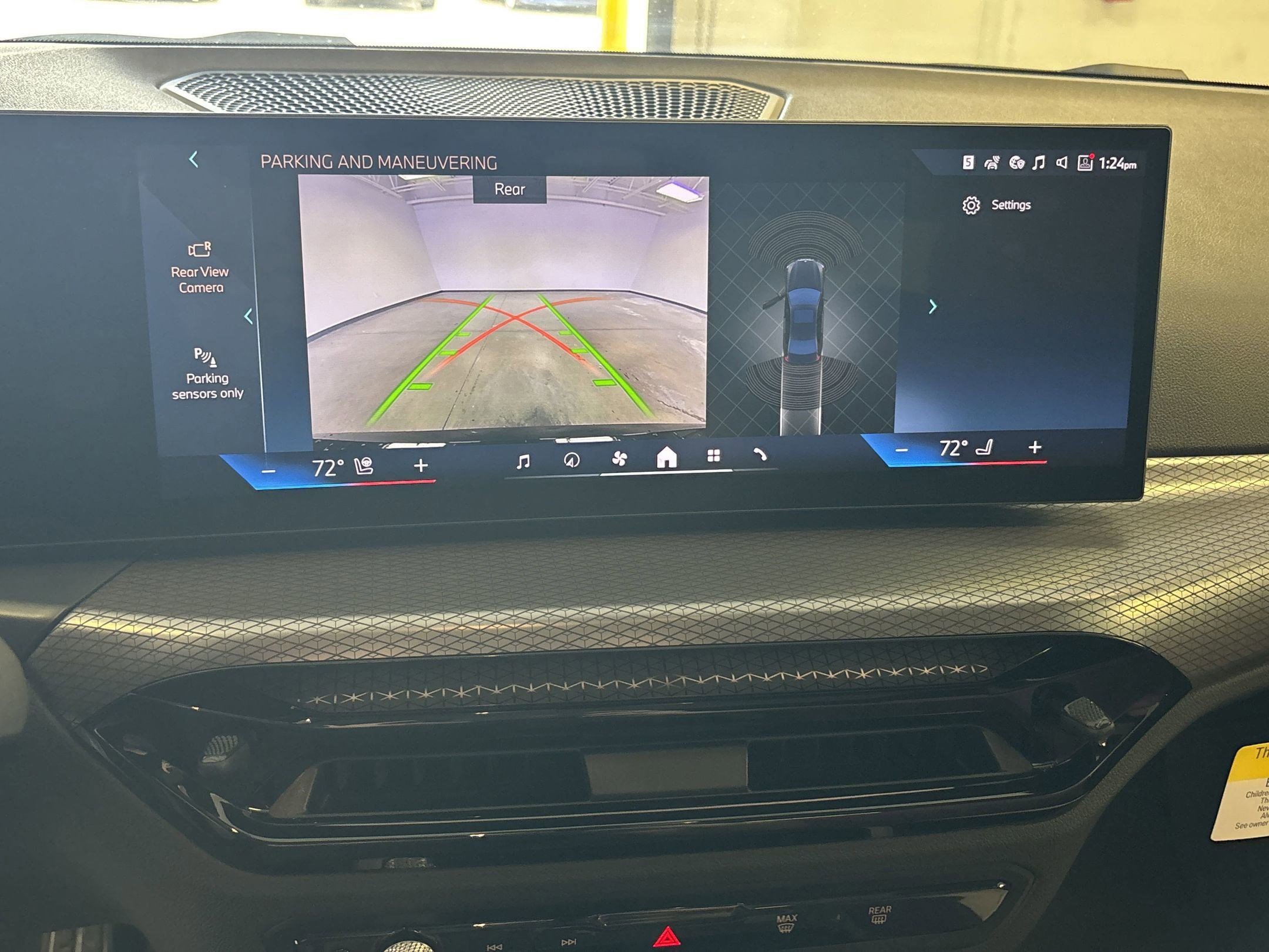 Used 2025 BMW 330i Sedan w/ M Sport Package image 32