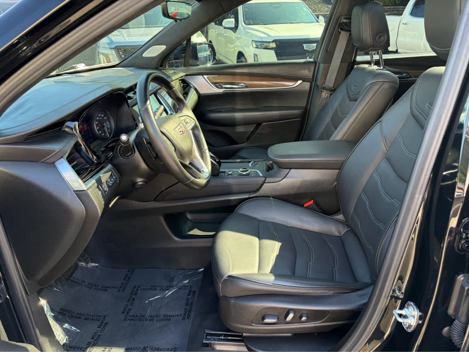 Used 2024 Cadillac XT6 Premium Luxury w/ Platinum Package AWD/4WD image 4