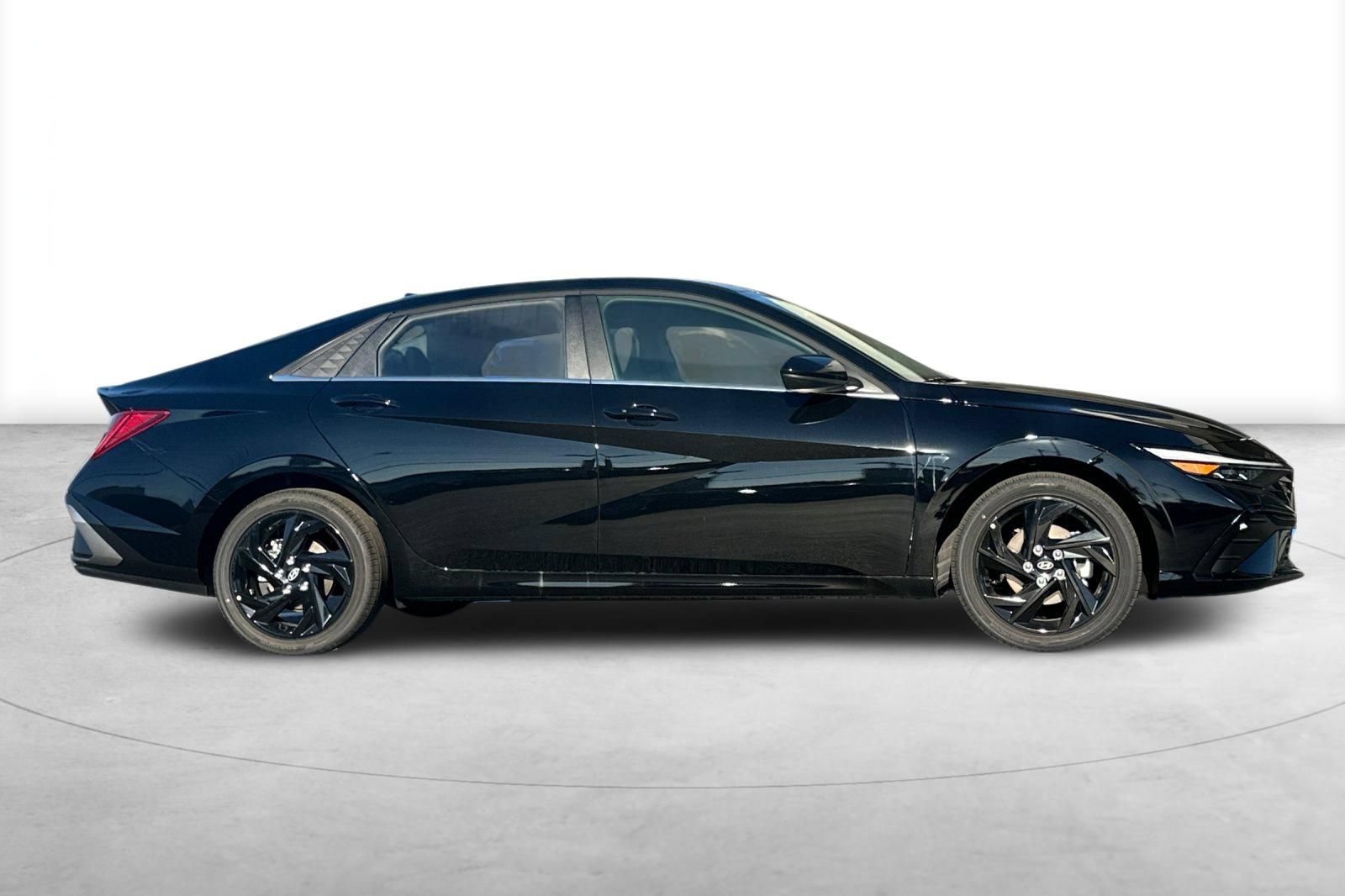 Certified 2026 Hyundai Elantra SEL Sport FWD image 9