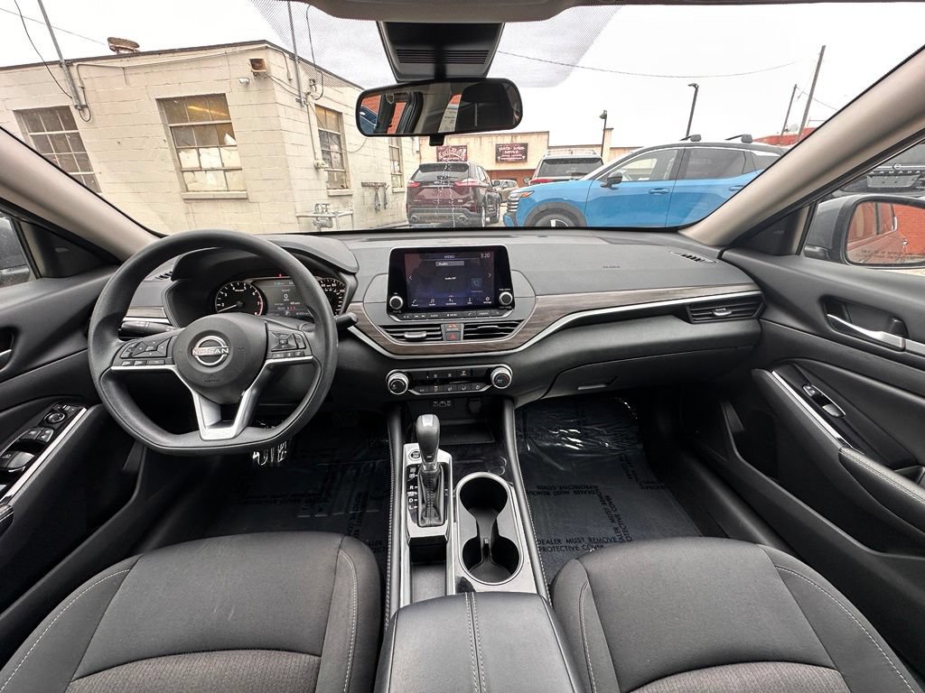 Certified 2023 Nissan Altima 2.5 SV FWD image 17