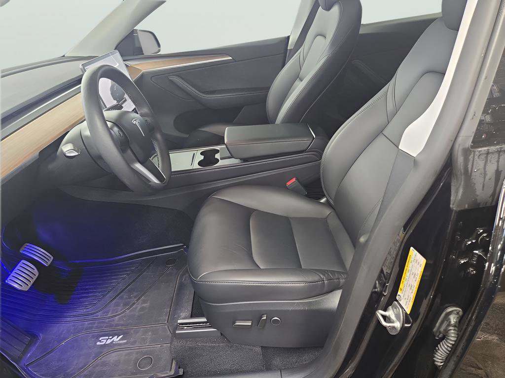 Used 2024 Tesla Model Y Performance image 17
