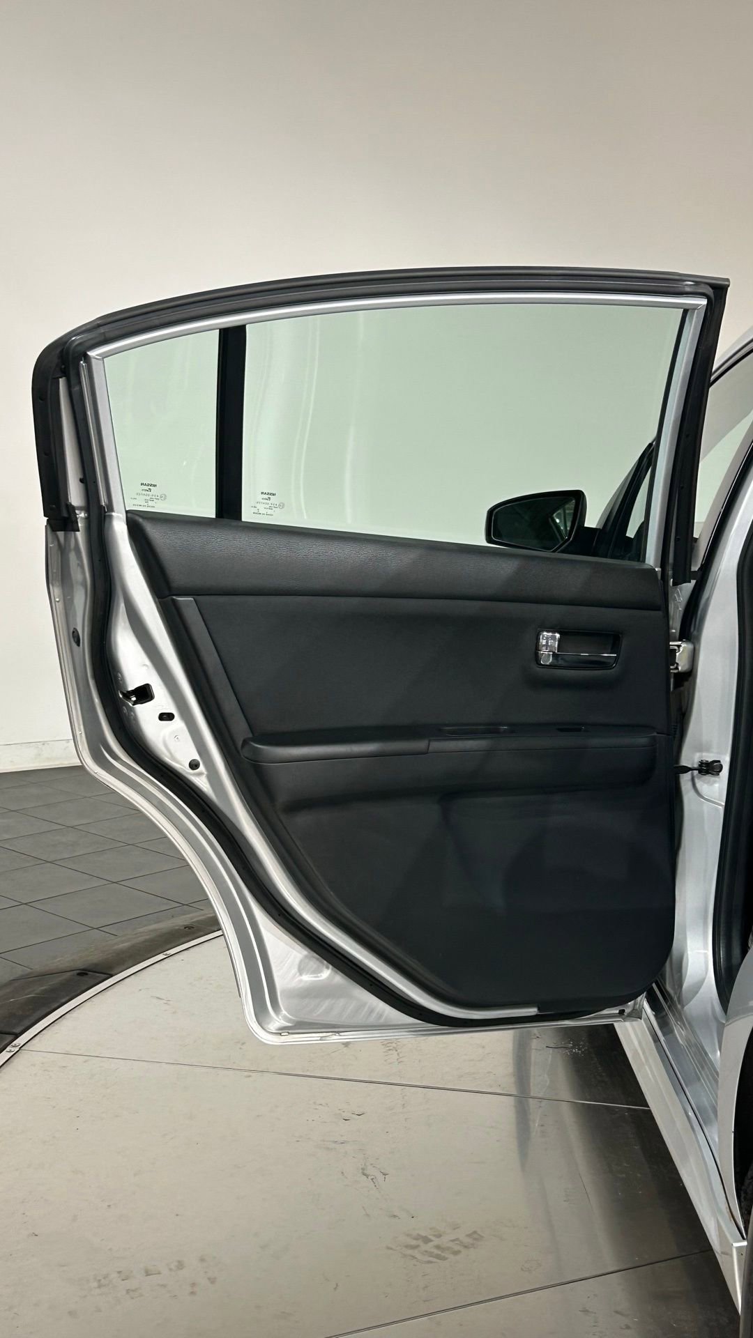 Used 2008 Nissan Sentra SE-R w/ Sunroof Pkg FWD image 36