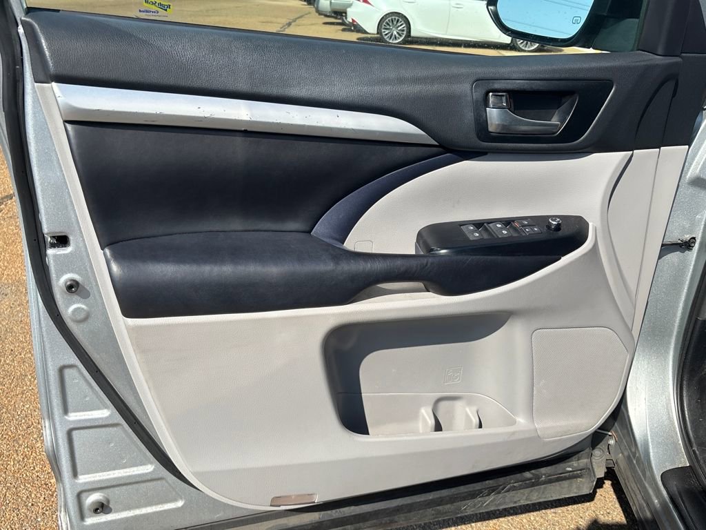Used 2019 Toyota Highlander XLE image 7