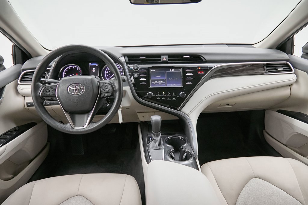 Used 2018 Toyota Camry LE image 23