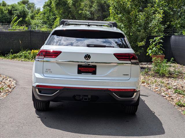 Certified 2023 Volkswagen Atlas Cross Sport SE w/ Black Wheel Package AWD/4WD image 4