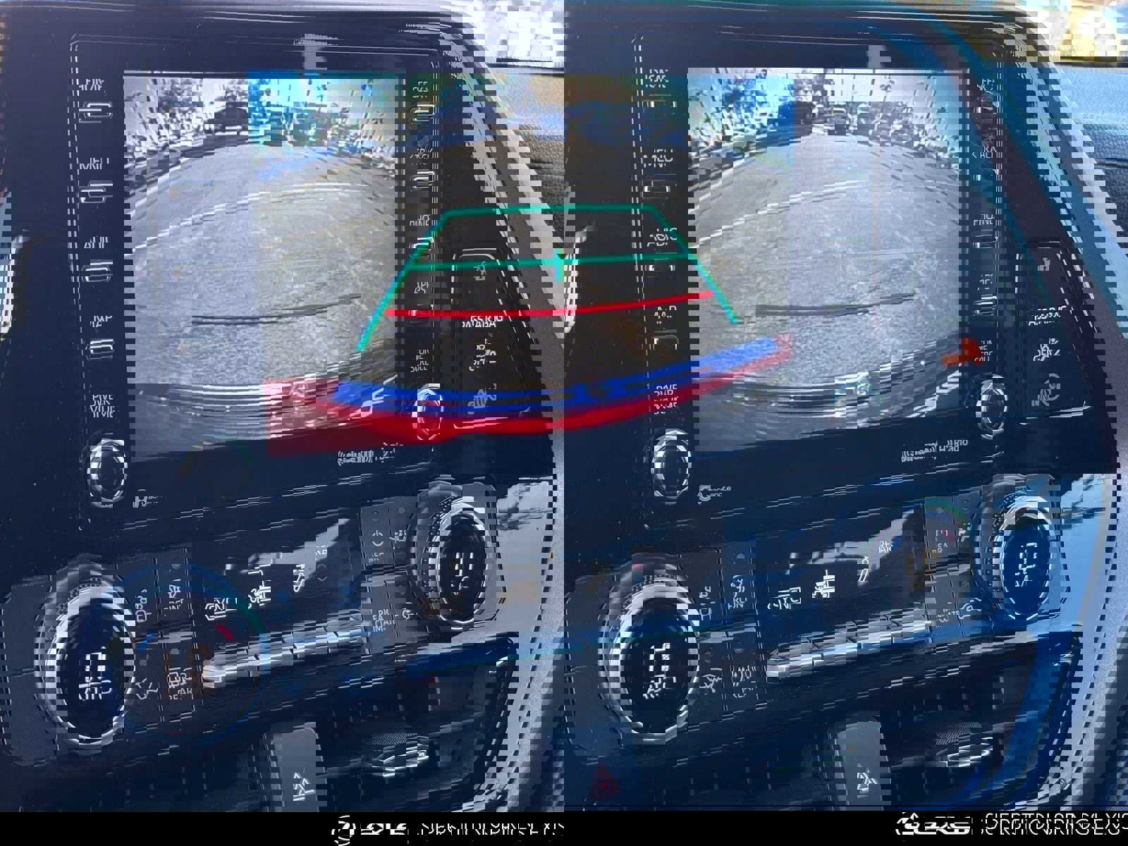 Used 2021 Toyota Highlander LE image 22