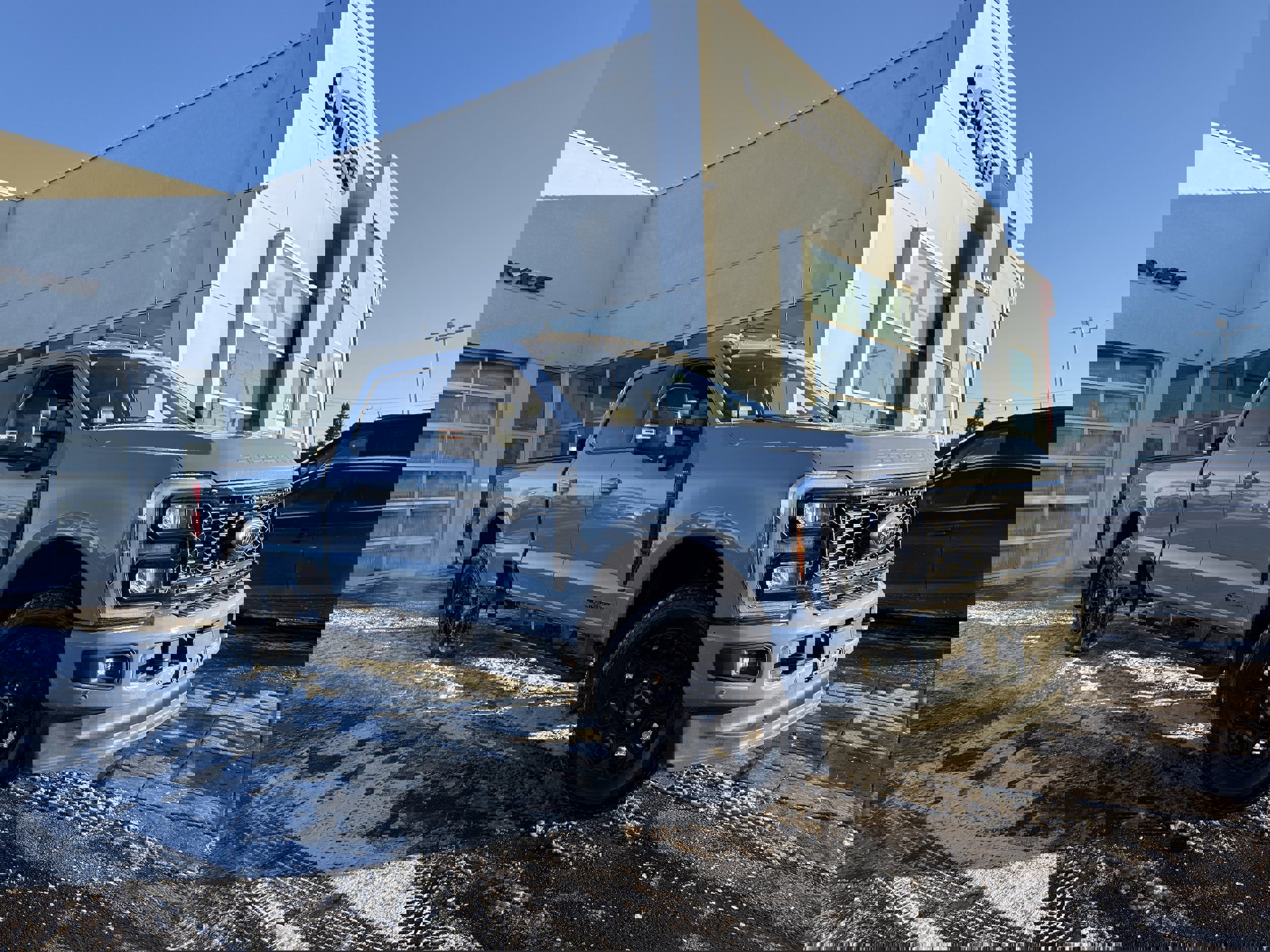 Used 2025 Ford F250 Lariat w/ Black Appearance Package image 9