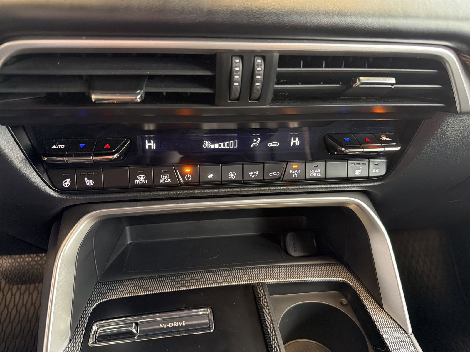 Used 2024 MAZDA CX-90 3.3 Turbo S w/ Premium Package image 28