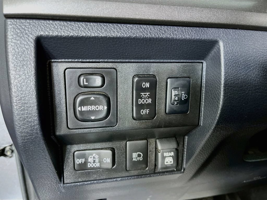 Used 2020 Toyota Tundra SR5 w/ SR5 Leather Package AWD/4WD image 12