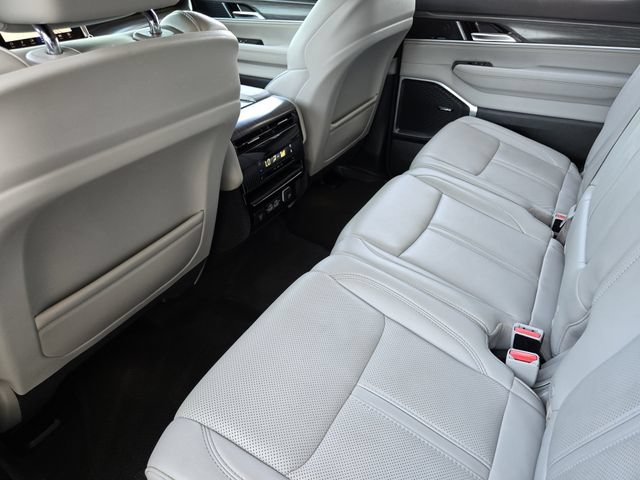 Certified 2024 Jeep Wagoneer L Series III w/ Flexible Seating Group AWD/4WD image 29