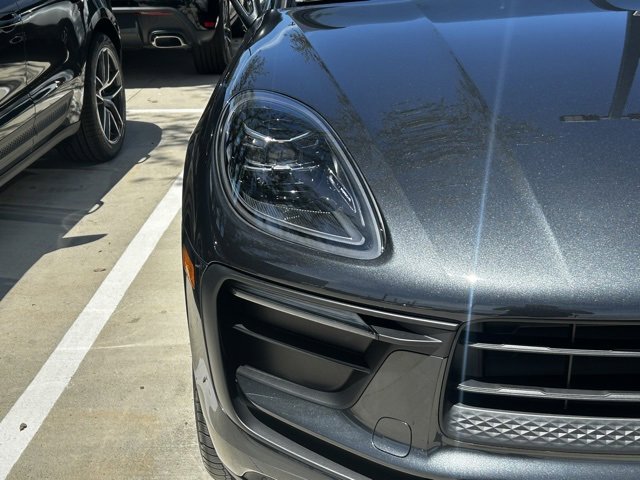 Certified 2025 Porsche Macan image 15