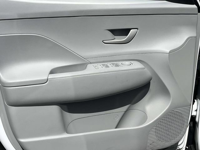 Certified 2025 Hyundai Kona SE image 23