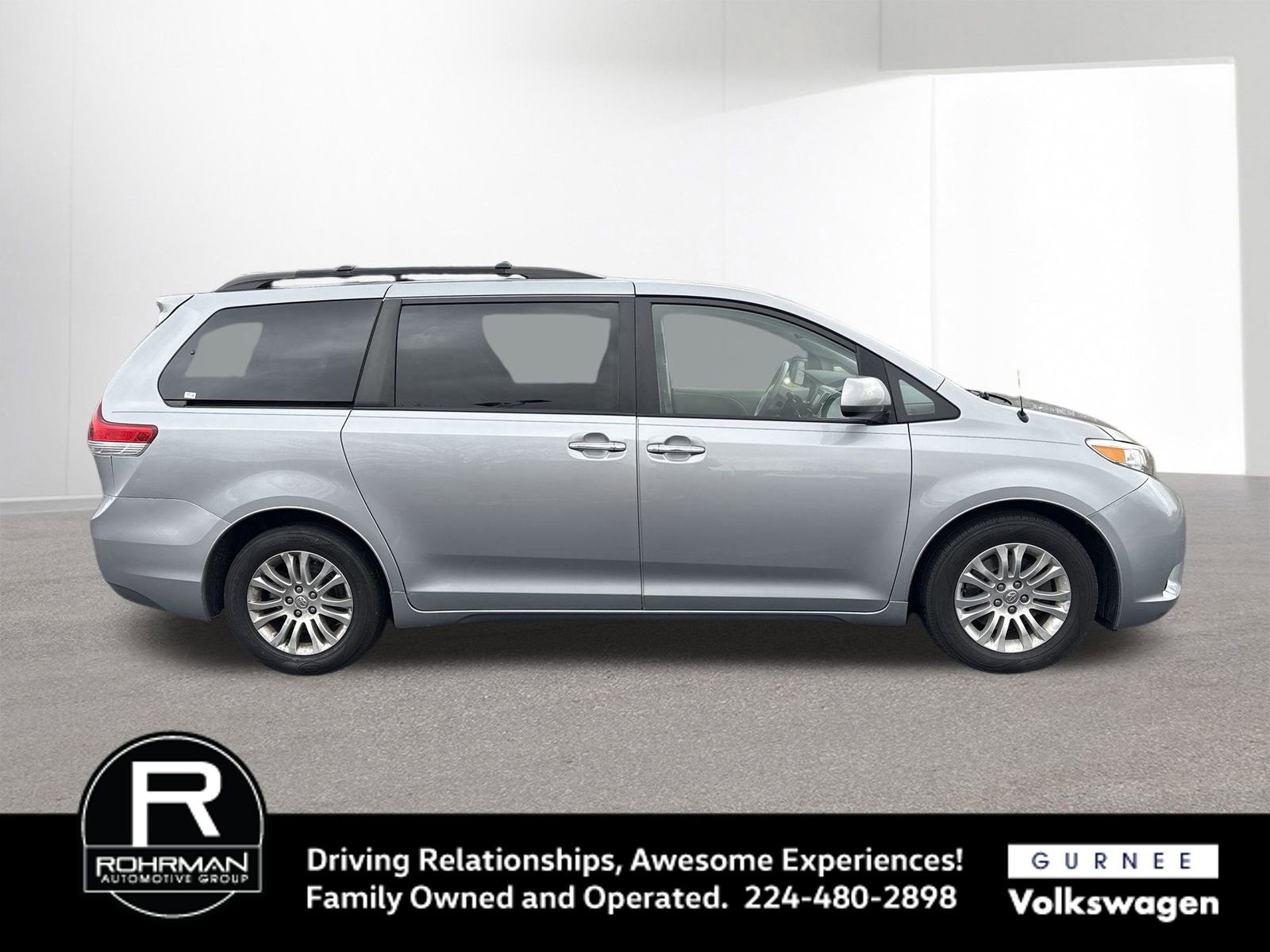 Used 2014 Toyota Sienna XLE image 10