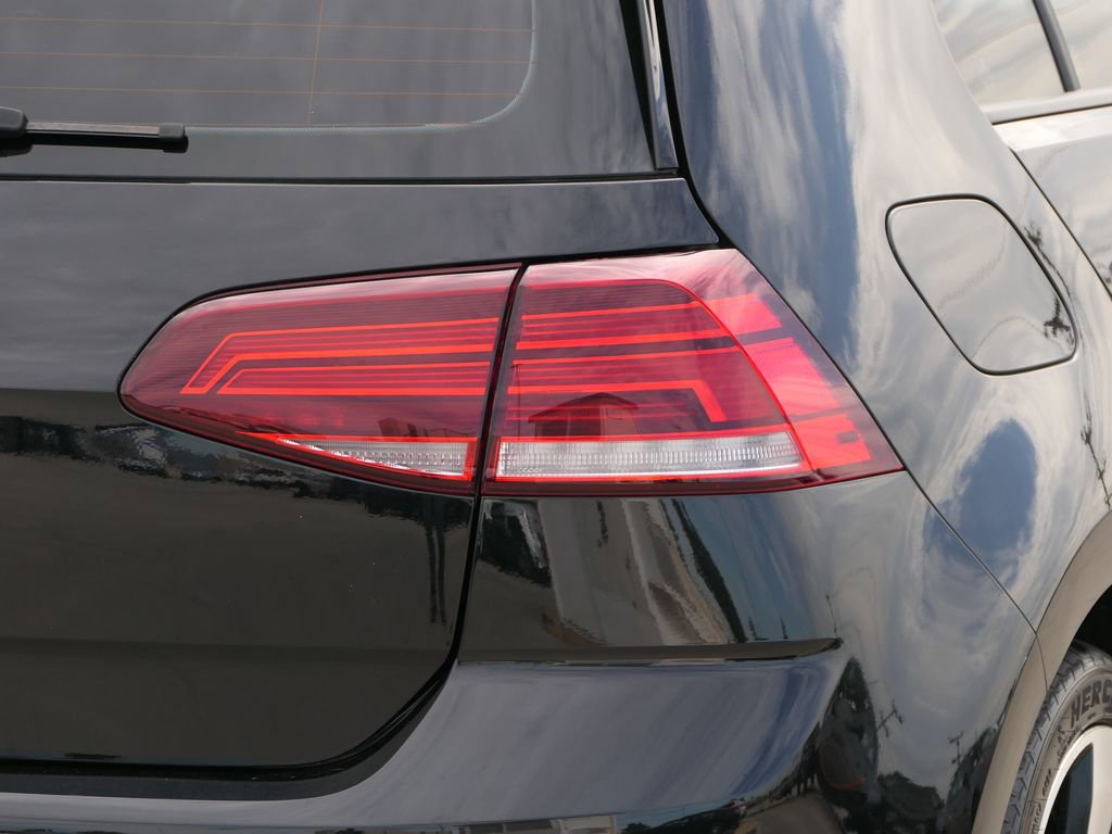 Used 2018 Volkswagen GTI SE image 5