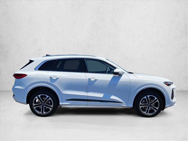 Certified 2025 Audi Q5 Premium w/ Convenience Package AWD/4WD image 4