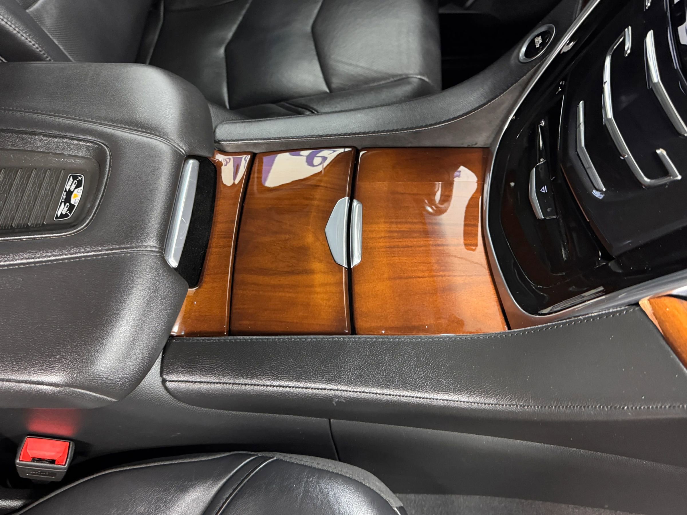 Used 2019 Cadillac Escalade ESV Premium Luxury image 9