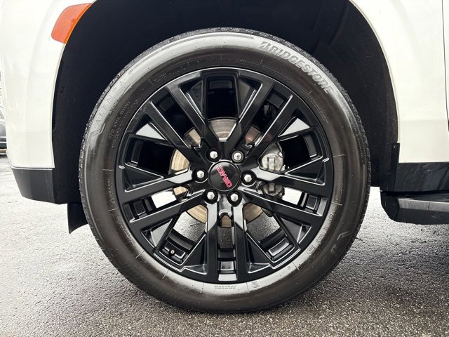 Used 2024 GMC Yukon XL SLT w/ SLT Premium Package image 14
