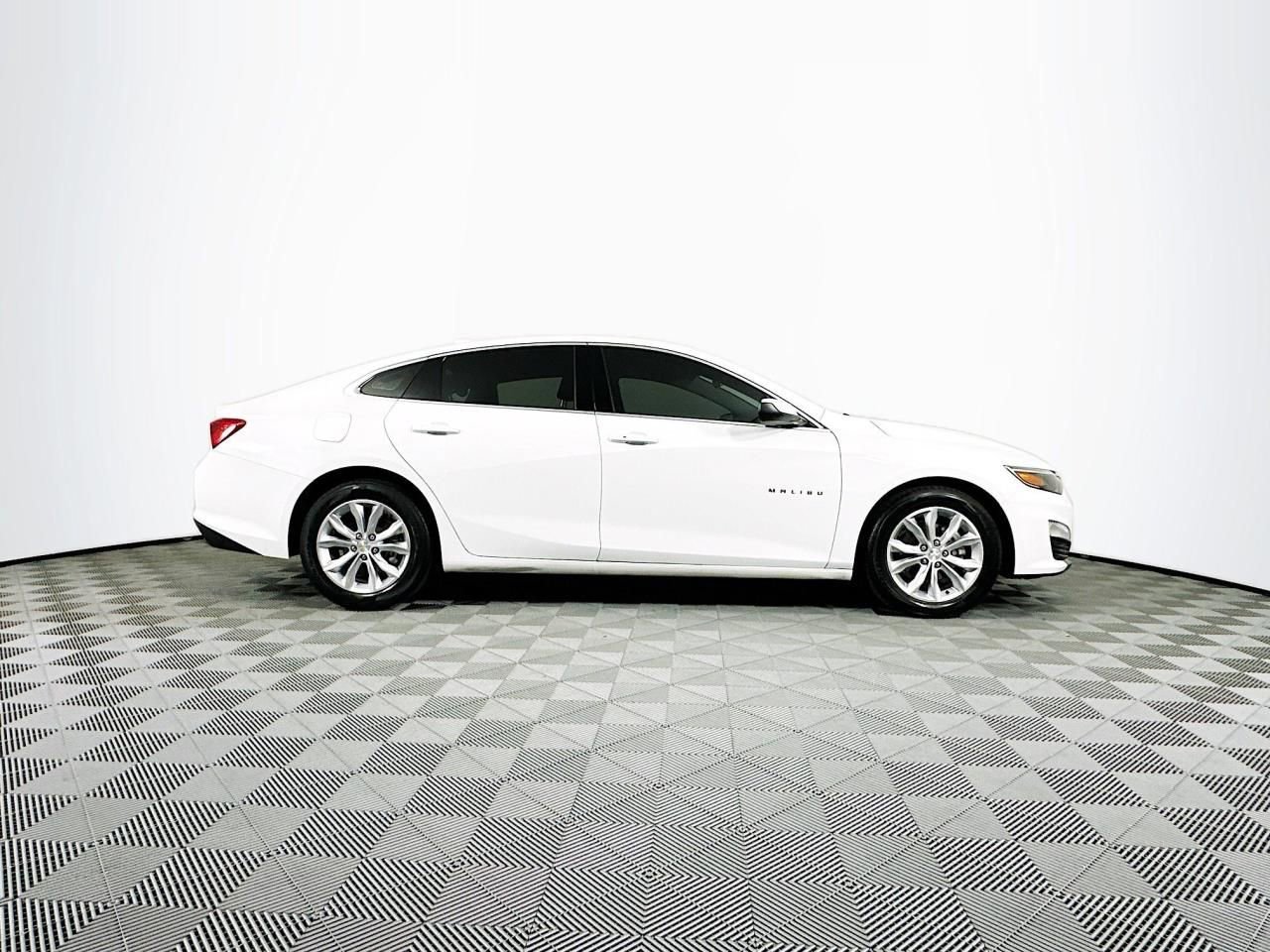 Used 2023 Chevrolet Malibu LT image 8