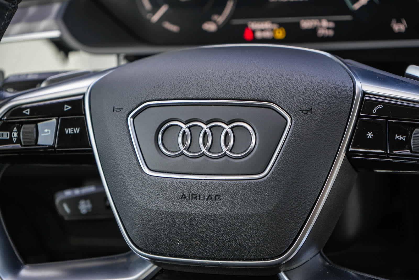 Used 2024 Audi Q8 e-tron Premium AWD/4WD image 23