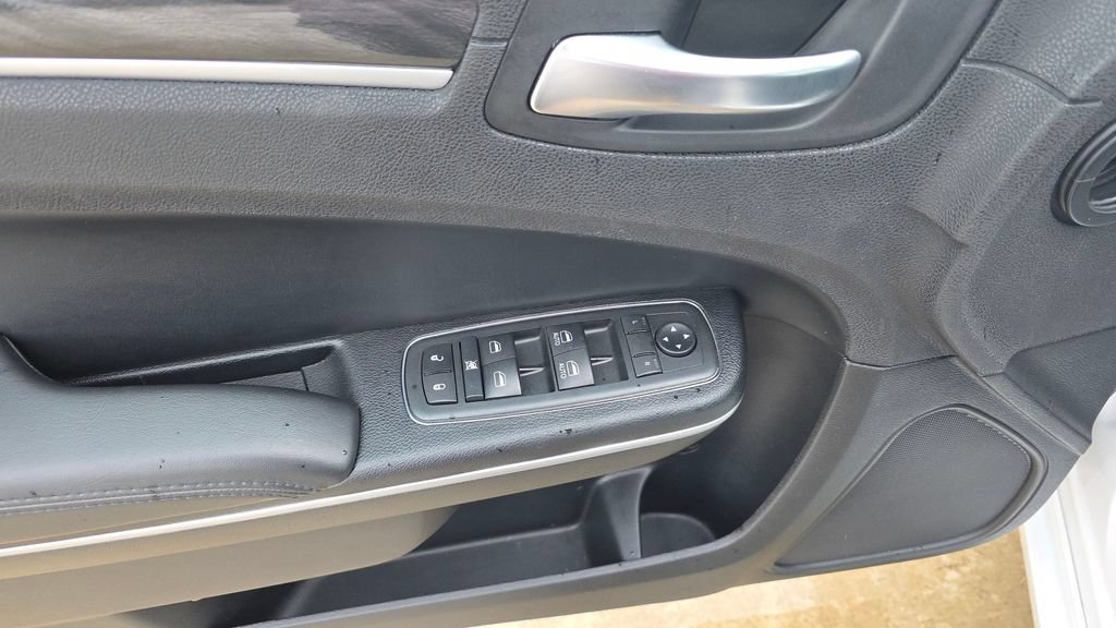 Used 2019 Chrysler 300 Touring w/ Quick Order Package 2EF RWD image 23
