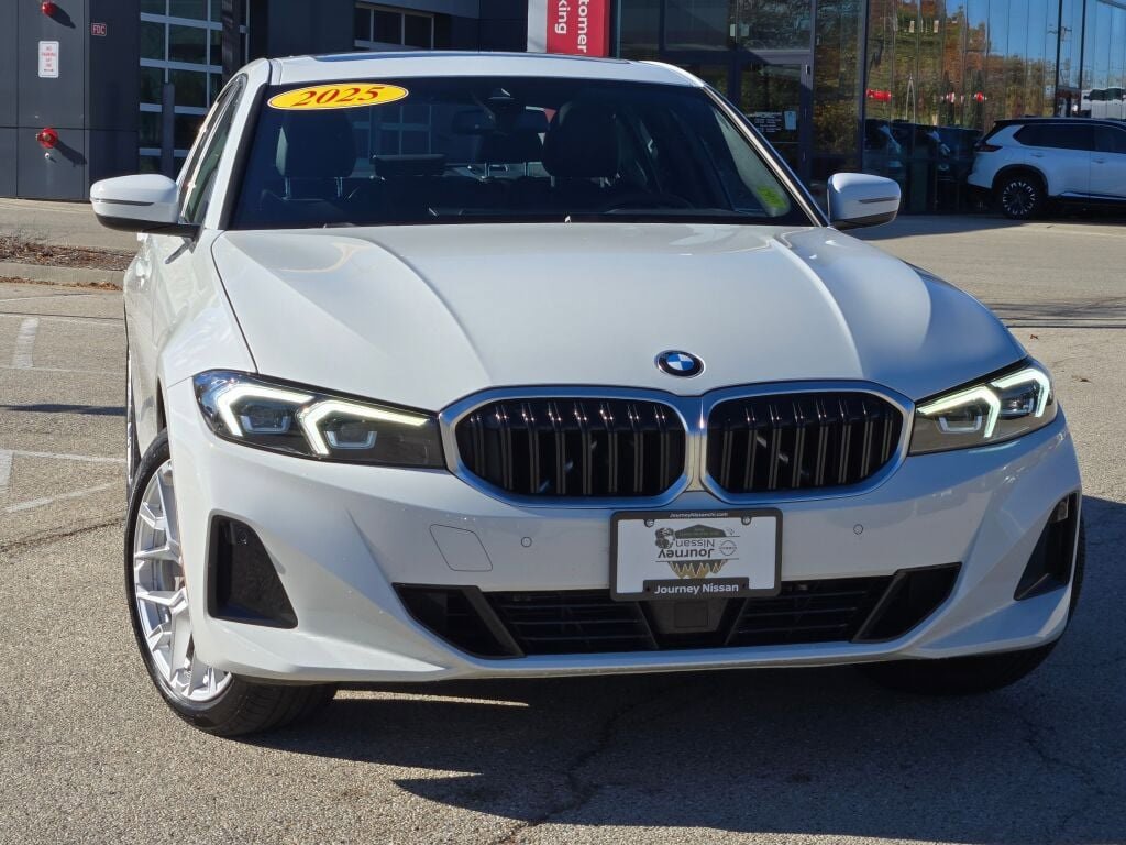 Used 2025 BMW 330i xDrive Sedan image 4